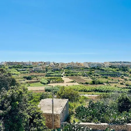 Feriehus Mohba Townhouse, Private Roof Jacuzzi, Garden, Bbq By Haven & Keys Malta *