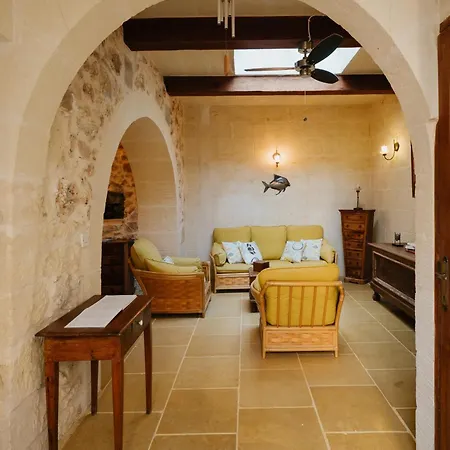 Mohba Townhouse, Private Roof Jacuzzi, Garden, Bbq By Haven & Keys Malta Feriehus *