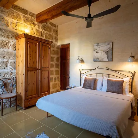 Mohba Townhouse, Private Roof Jacuzzi, Garden, Bbq By Haven & Keys Malta Xagħra