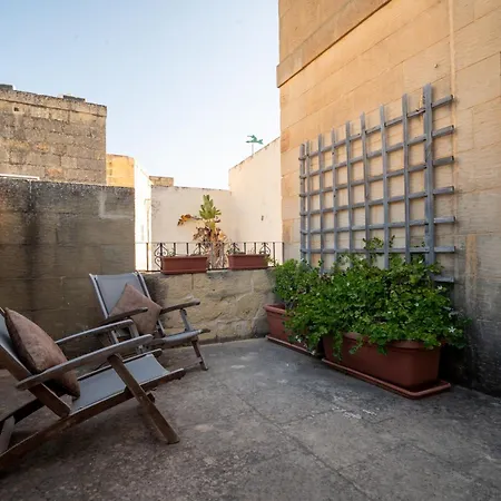 Mohba Townhouse, Private Roof Jacuzzi, Garden, Bbq By Haven & Keys Malta Xagħra