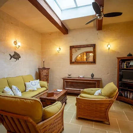 Mohba Townhouse, Private Roof Jacuzzi, Garden, Bbq By Haven & Keys Malta Feriehus *