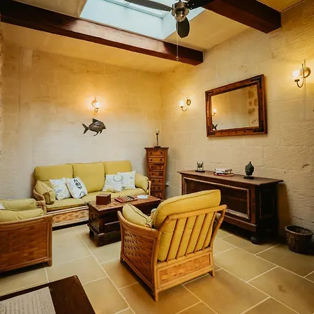 Mohba Townhouse, Private Roof Jacuzzi, Garden, Bbq By Haven & Keys Malta