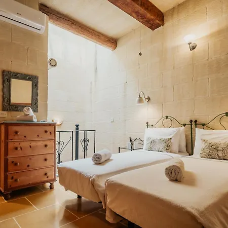 Mohba Townhouse, Private Roof Jacuzzi, Garden, Bbq By Haven & Keys Malta