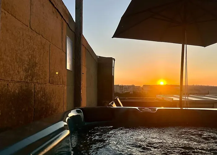 Mohba Townhouse, Private Roof Jacuzzi, Garden, Bbq By Haven & Keys Malta Xagħra