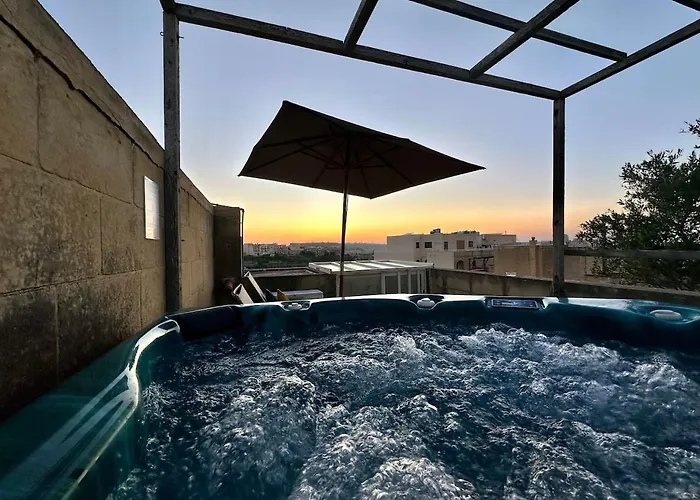 Mohba Townhouse, Private Roof Jacuzzi, Garden, Bbq By Haven & Keys Malta
