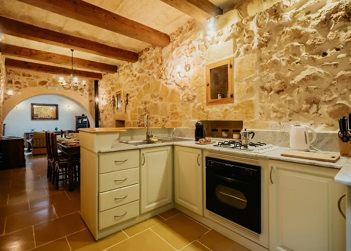 Mohba Townhouse, Private Roof Jacuzzi, Garden, Bbq By Haven & Keys Malta Xagħra