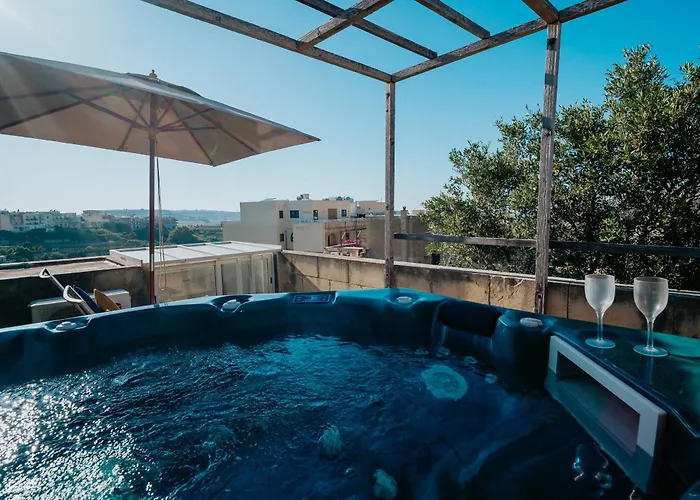 Mohba Townhouse, Private Roof Jacuzzi, Garden, Bbq By Haven & Keys Malta * Xagħra