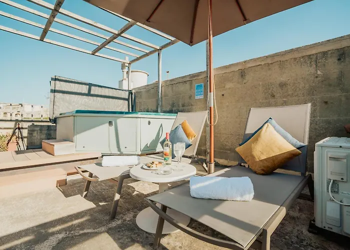Mohba Townhouse, Private Roof Jacuzzi, Garden, Bbq By Haven & Keys Malta Xagħra