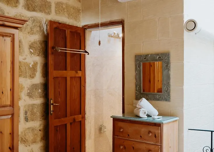 Mohba Townhouse, Private Roof Jacuzzi, Garden, Bbq By Haven & Keys Malta * Xagħra