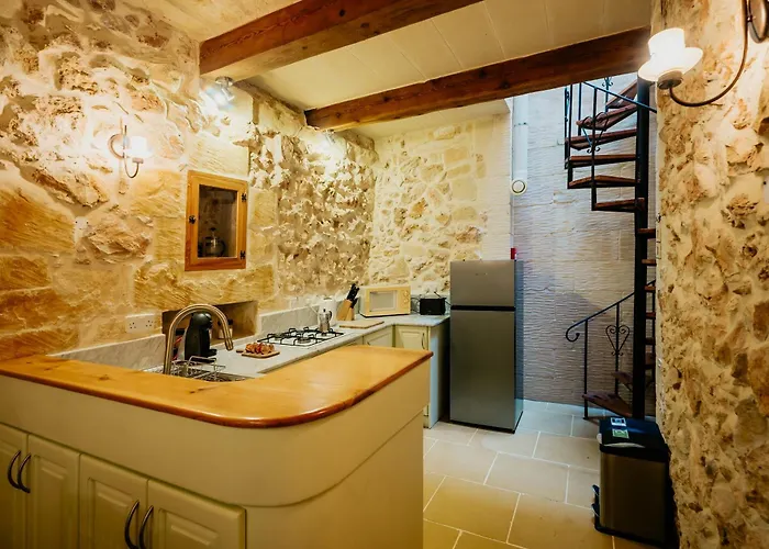 Mohba Townhouse, Private Roof Jacuzzi, Garden, Bbq By Haven & Keys Malta *