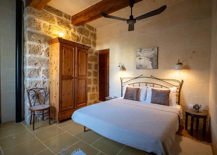 Mohba Townhouse, Private Roof Jacuzzi, Garden, Bbq By Haven & Keys Malta Xagħra