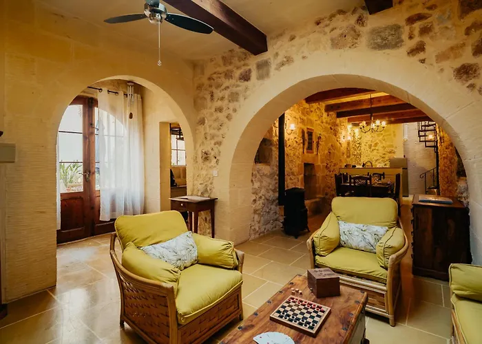 Сasa de vacaciones Mohba Townhouse, Private Roof Jacuzzi, Garden, Bbq By Haven & Keys Malta *