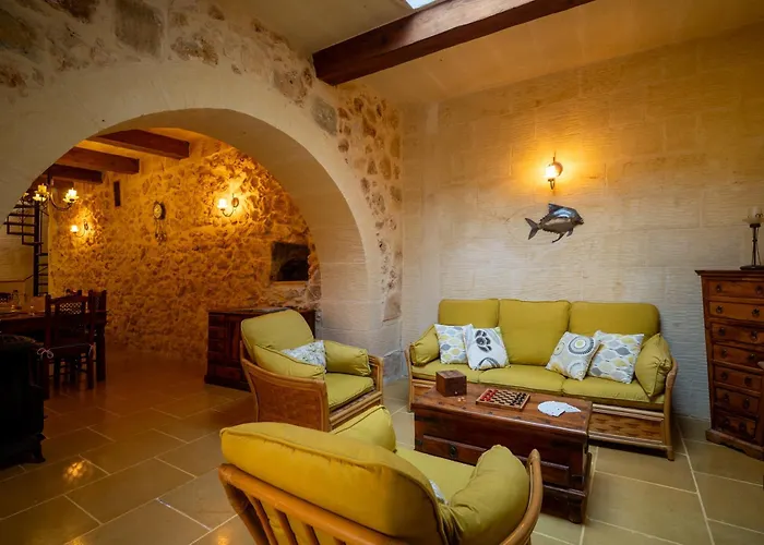 Сasa de vacaciones Mohba Townhouse, Private Roof Jacuzzi, Garden, Bbq By Haven & Keys Malta