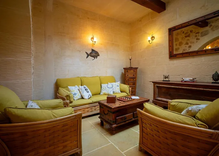 Mohba Townhouse, Private Roof Jacuzzi, Garden, Bbq By Haven & Keys Malta Xagħra