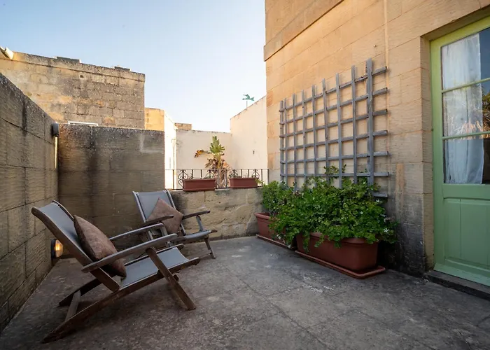Mohba Townhouse, Private Roof Jacuzzi, Garden, Bbq By Haven & Keys Malta Xagħra