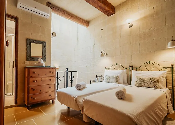 Mohba Townhouse, Private Roof Jacuzzi, Garden, Bbq By Haven & Keys Malta