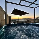 Mohba Townhouse, Private Roof Jacuzzi, Garden, Bbq By Haven & Keys Malta