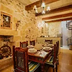 Mohba Townhouse, Private Roof Jacuzzi, Garden, Bbq By Haven & Keys Malta Сasa de vacaciones Xagħra