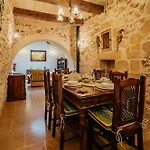 Mohba Townhouse, Private Roof Jacuzzi, Garden, Bbq By Haven & Keys Malta * Xagħra