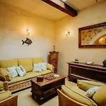 Casa vacanze Mohba Townhouse, Private Roof Jacuzzi, Garden, Bbq By Haven & Keys Malta *