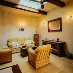 Mohba Townhouse, Private Roof Jacuzzi, Garden, Bbq By Haven & Keys Malta