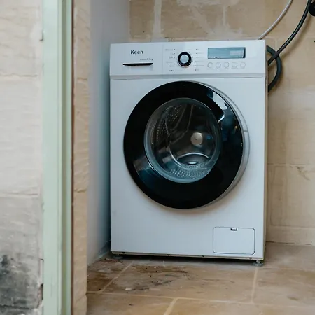 Mohba Townhouse, Private Roof Jacuzzi, Garden, Bbq By Haven & Keys Malta