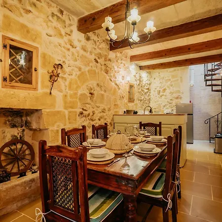 Mohba Townhouse Private Roof Jacuzzi Bbq Vakantiehuis Xagħra