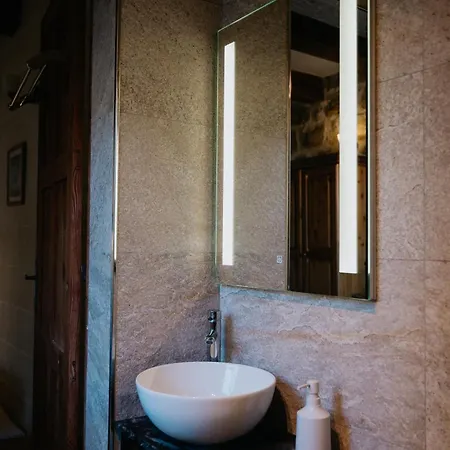 Semesterbostad Mohba Townhouse, Private Roof Jacuzzi, Garden, Bbq By Haven & Keys Malta Xagħra