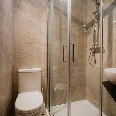 Vakantiehuis Mohba Townhouse Private Roof Jacuzzi Bbq *
