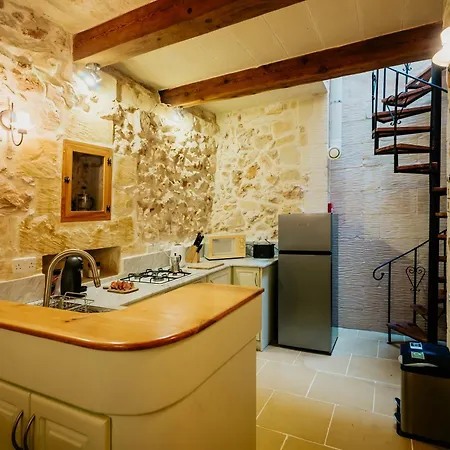 Mohba Townhouse, Private Roof Jacuzzi, Garden, Bbq By Haven & Keys Malta *