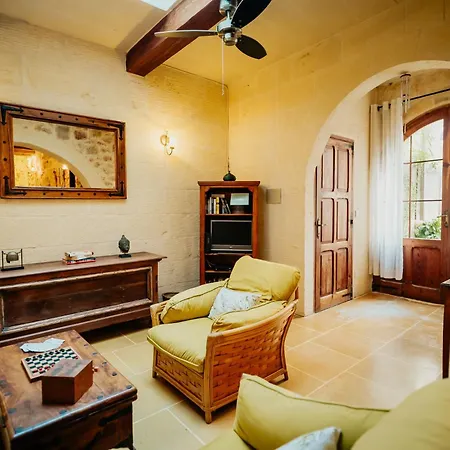 Mohba Townhouse - Private Roof Splash Pool - Not Heated - * Xagħra