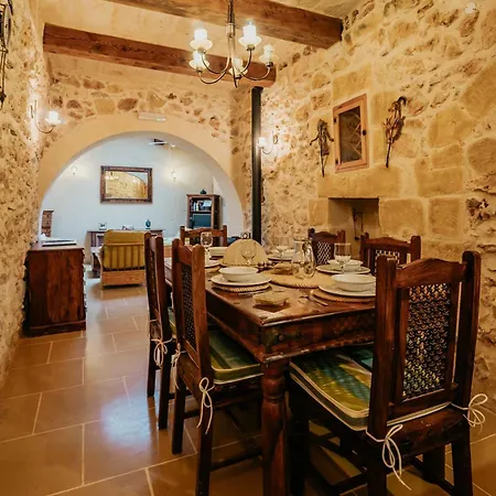 Mohba Townhouse - Private Roof Splash Pool - Not Heated - * Xagħra