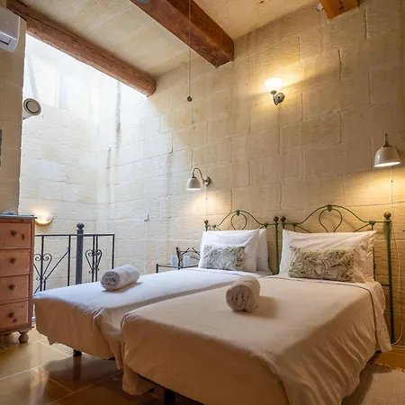 Mohba Townhouse, Private Roof Jacuzzi, Garden, Bbq By Haven & Keys Malta