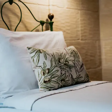 Mohba Townhouse, Private Roof Jacuzzi, Garden, Bbq By Haven & Keys Malta Semesterbostad Xagħra