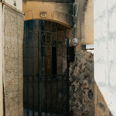 Semesterbostad Mohba Townhouse, Private Roof Jacuzzi, Garden, Bbq By Haven & Keys Malta Xagħra