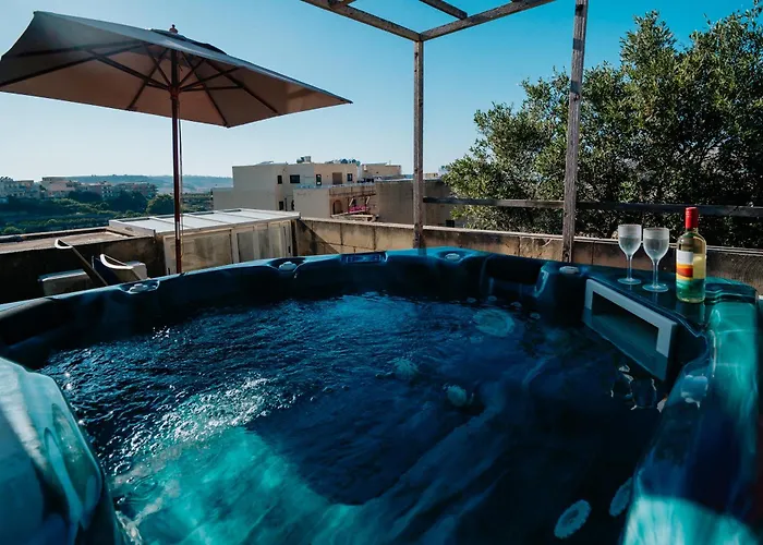 Mohba Townhouse, Private Roof Jacuzzi, Garden, Bbq By Haven & Keys Malta *