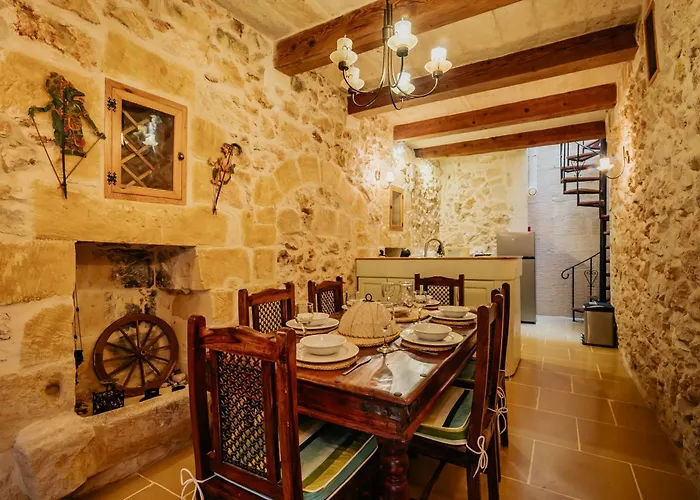 Mohba Townhouse, Private Roof Jacuzzi, Garden, Bbq By Haven & Keys Malta Ferienhaus Xagħra