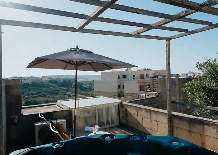 Ferienhaus Mohba Townhouse, Private Roof Jacuzzi, Garden, Bbq By Haven & Keys Malta *