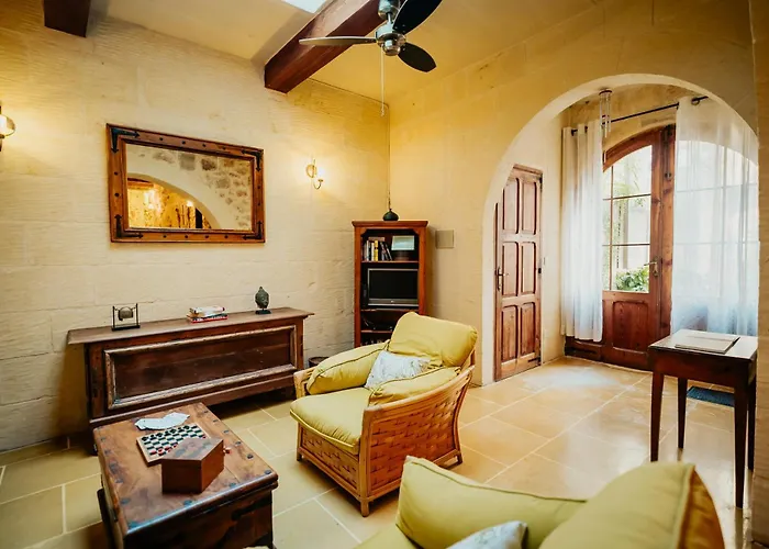 Mohba Townhouse, Private Roof Jacuzzi, Garden, Bbq By Haven & Keys Malta * Xagħra