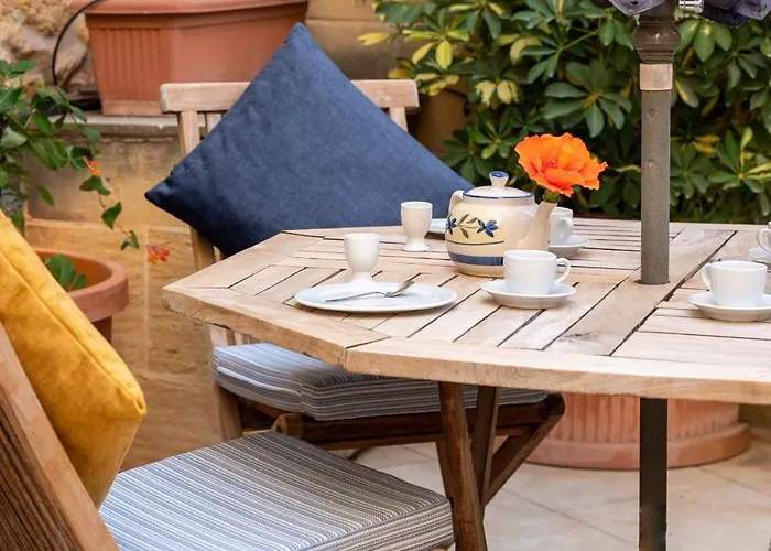 Ferienhaus Mohba Townhouse, Private Roof Jacuzzi, Garden, Bbq By Haven & Keys Malta *