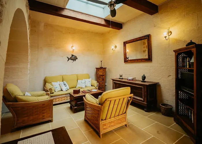 Mohba Townhouse, Private Roof Jacuzzi, Garden, Bbq By Haven & Keys Malta